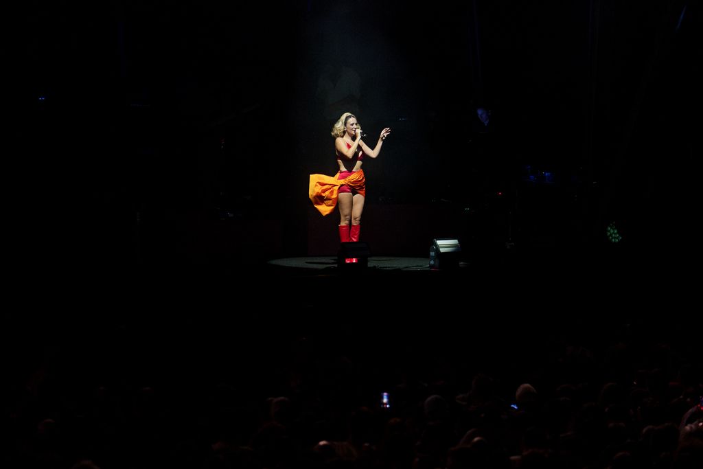 Rigoberta Bandini a l’escenari de la platja del Bogatell a les festes de la Mercè 2025