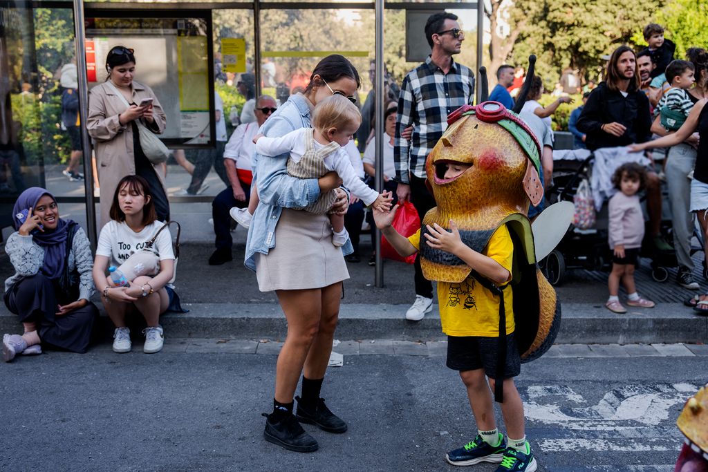 Capgròs d’una abella a la Cavalcada de la Mercè 2025